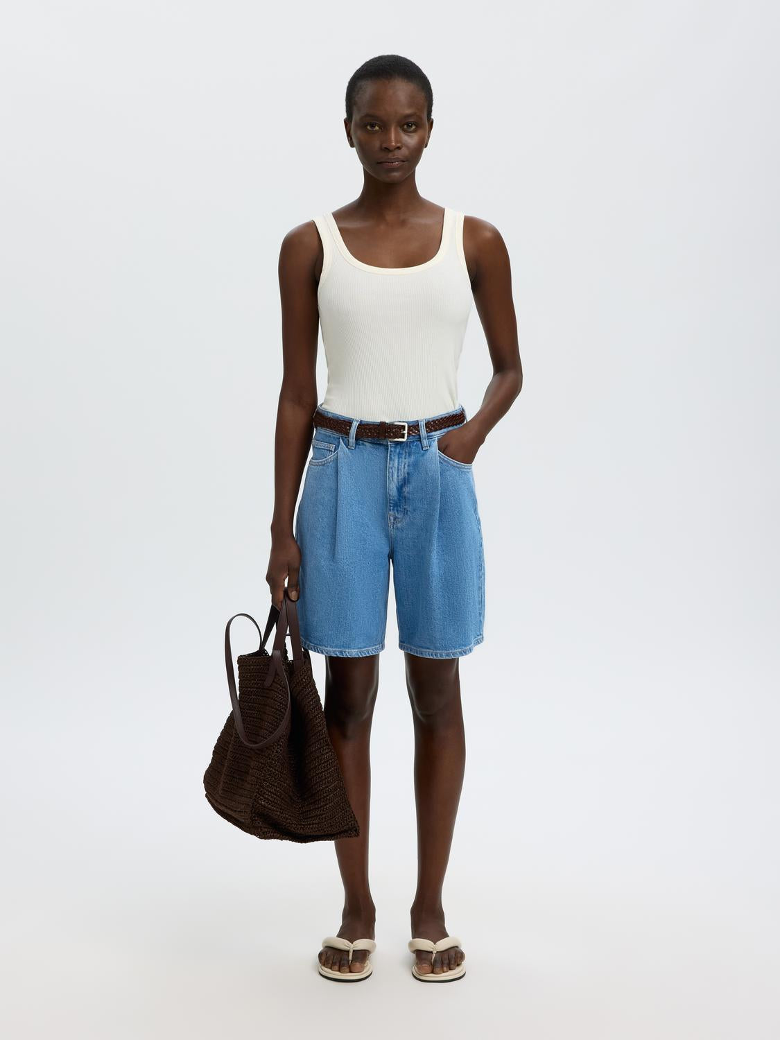 model_shot-creative